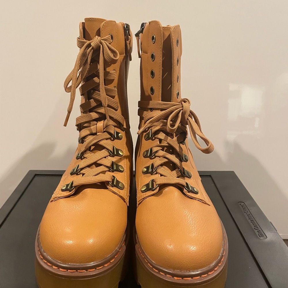 Circus by Sam Edelman Cognac Tan Lace-Up Women's Boots. Size 8.5